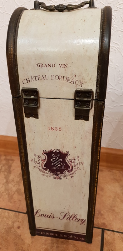 Kaste vīna glabāšanai
